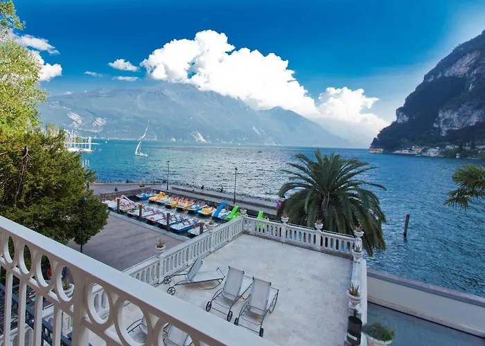 Bellavista Lakefront Hotel & Apartments